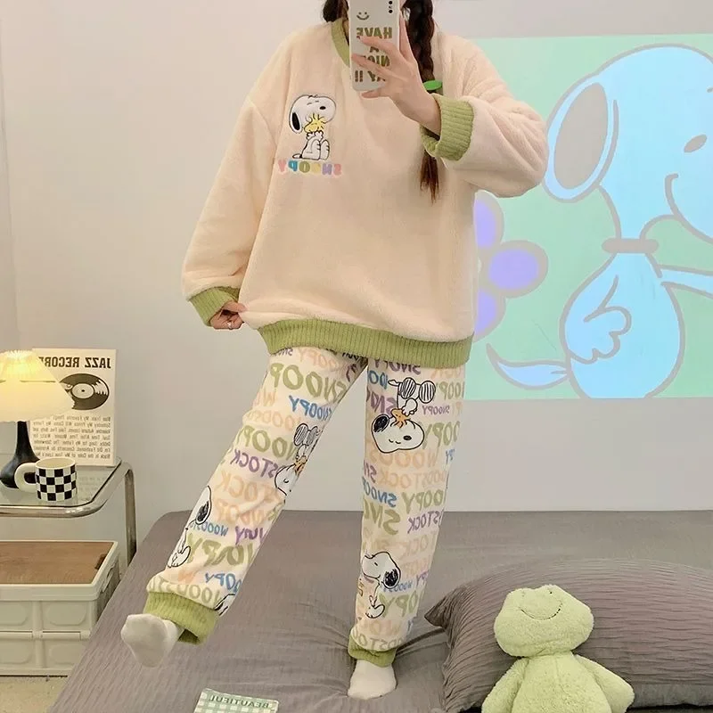 Snoopy animation peripheral cartoon women\'s pajamas winter coral velvet thickening cute home clothes set birthday gift wholesale