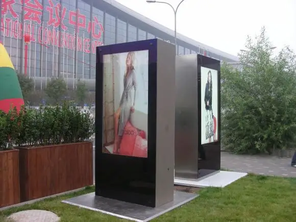 Máquina de publicidade LCD à prova d'água, 43 polegadas, sinalização digital externa e quiosque de totem de exibição para publicidade externa