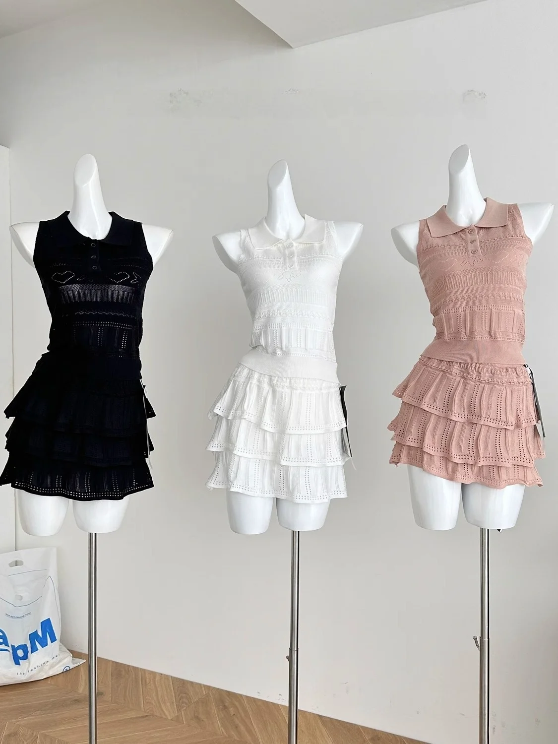 

Dol Summer Comfortable Knitted Vest Top Women's Faion Set with Ruffle Skirt Flip Collar Layering Effect Two-Piece Suit