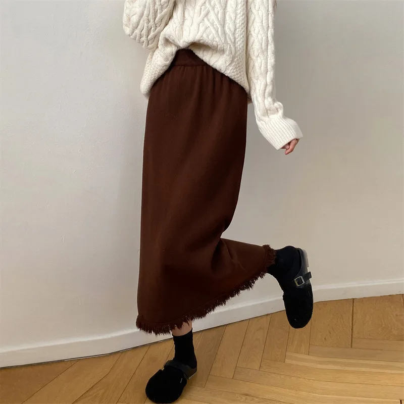 Falda de punto dividida con flecos Retro estilo Mori para mujer Harajuku Otoño Invierno cintura elástica tubo recto pequeña falda de brazo envolvente de línea A