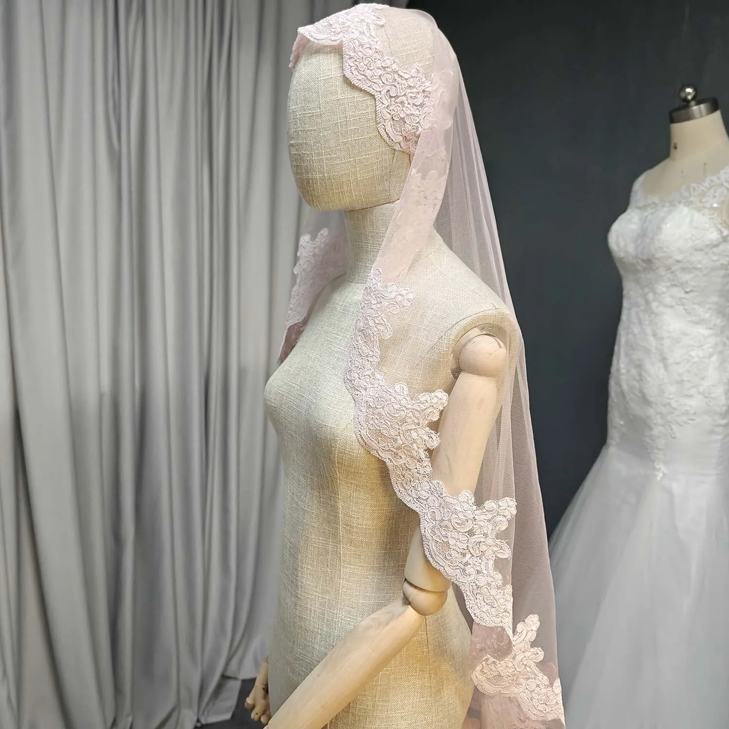 

Customized Short Pink Veil without Comb Mantilla Style Pink Lace Tulle Bridal Veils No Comb Wedding Accessories