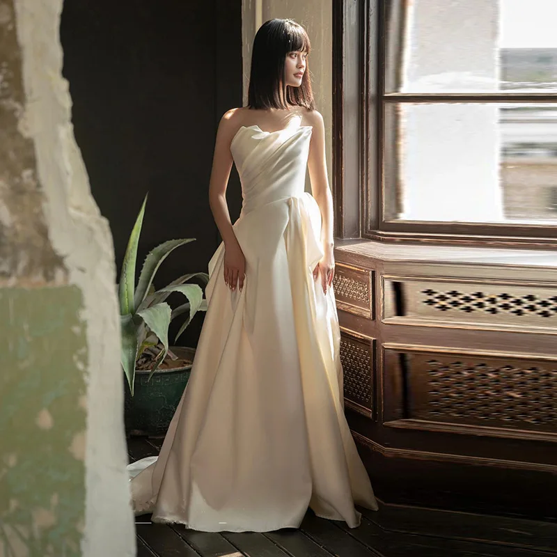 

Foreign Trade French Light Wedding Dress New Bride Niche Simple Satin Outdoor Gown White Strapless Dress