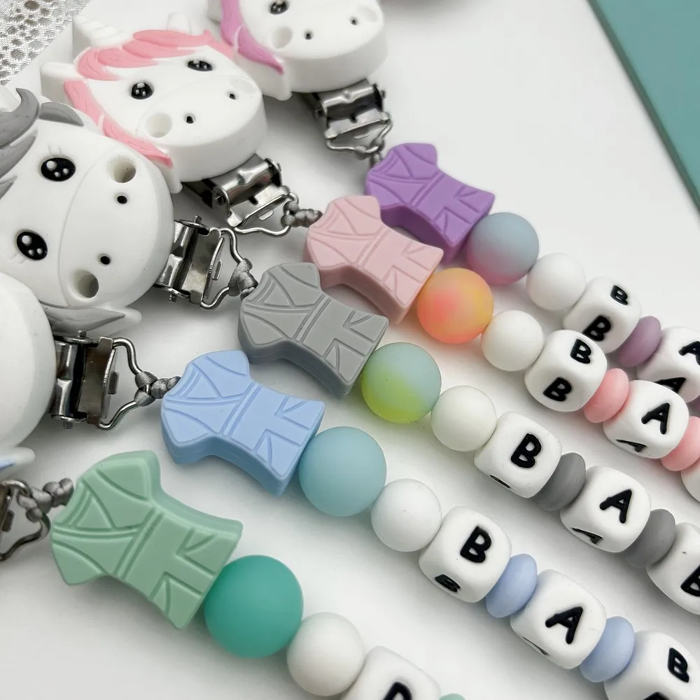 Nome lettera personalizzato Baby Unicorn Silicone perline luminose ciondolo ciuccio clip supporto catene Baby massaggiagengive Kawaii Toy Gifts