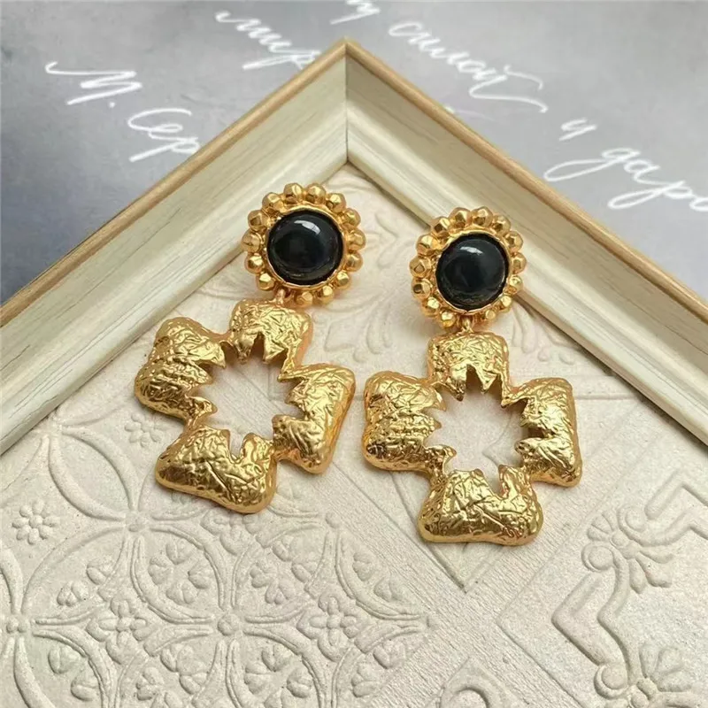 Vintage Sunflower Hollow Gold-Electroplated Earrings for Women Luxury Party Jewelry Festive Accessory Elegant Drop Earrings