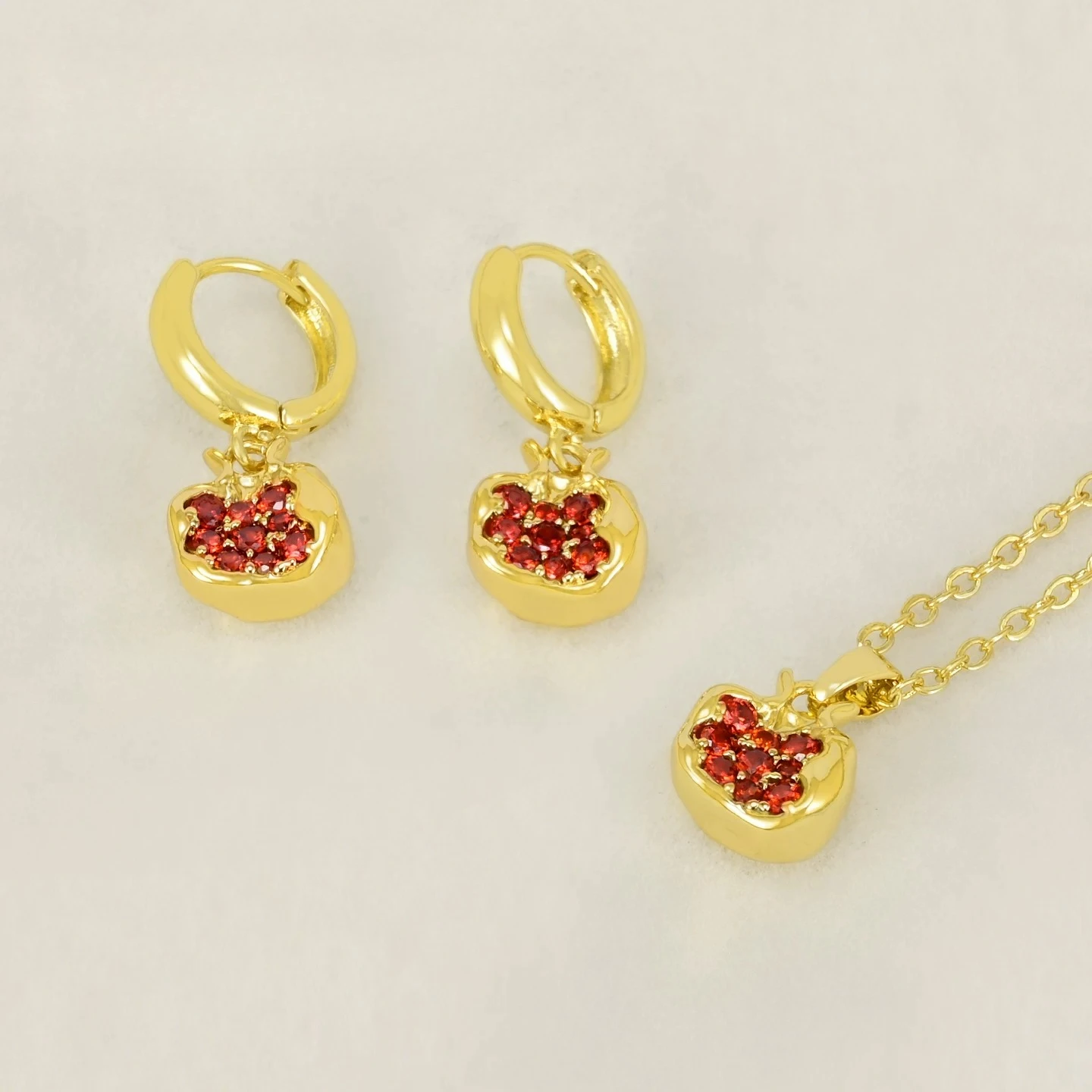 

Fruit series gold earrings design sense niche pomegranate ear buckle 2025 new autumn and winter earrings high-end ins