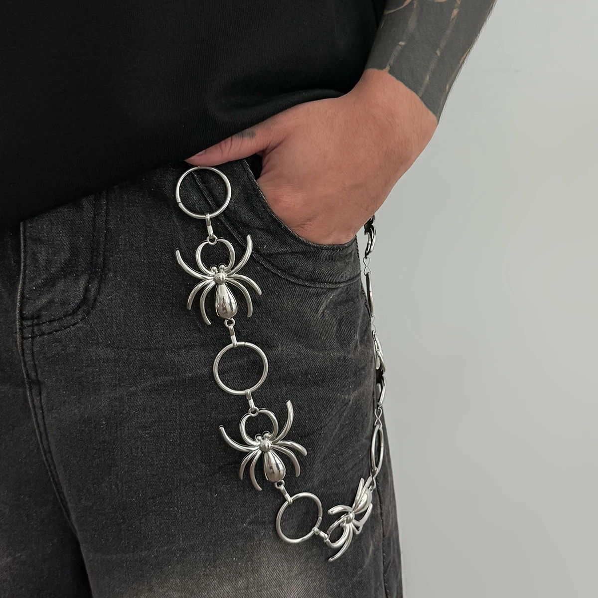 Ingemark Punk Gothic Silberfarbener Metall-Spinnen-Schlüsselanhänger für Männer, Persönlichkeits-Hosenkette für Jeans, Halloween-Schmuck-Accessoires – Detail 1