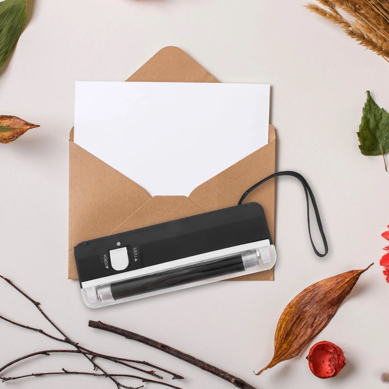 Mini Currency Portable Counterfeit Bill Checker Flashlight Built- Travel Daily Use Small Cash Detecting Device