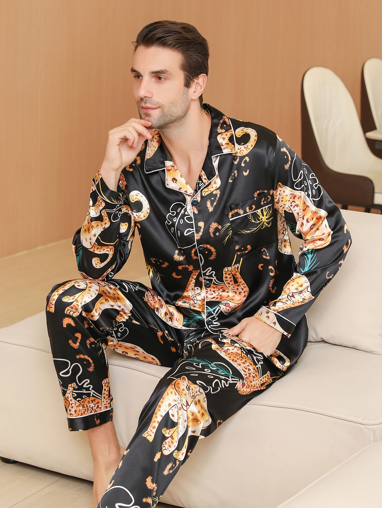 Men\'s pajamas long sleeves summer ice beautiful home clothes men\'s spring and autumn casual thin cardigan can wear out two suits