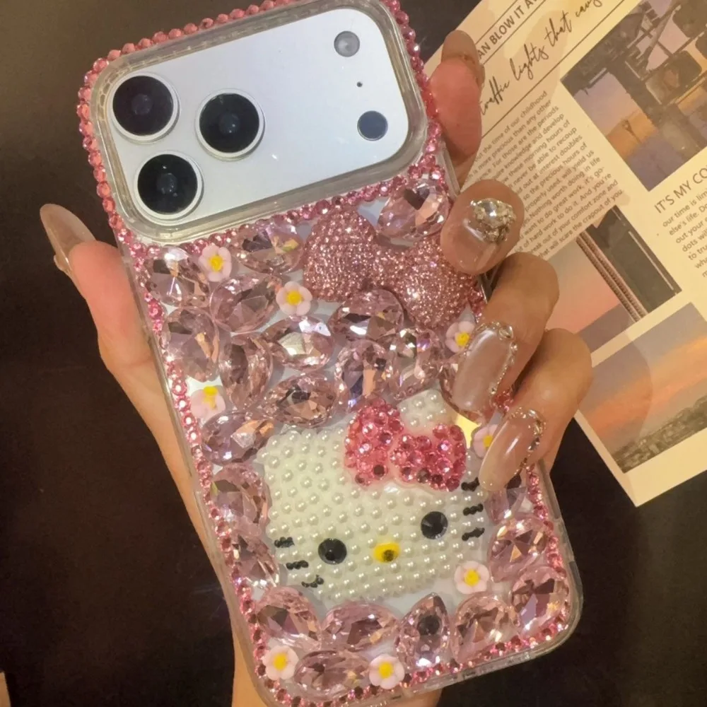 Modische, süße Cartoon-Sanrio-Hello-Kitty-Handyhülle mit Glitzer und Diamanten für iPhone 18 17 16 15 14 13 12 Pro Max, stoßfeste Schutzhülle – Detail 4
