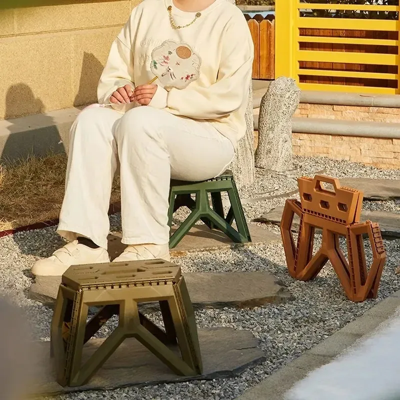 

Multifunctional Folding Stool Sturdy PP Material 125kg Load-Bearing Lightweight Portable Seat for Outdoor Leisure Home Small