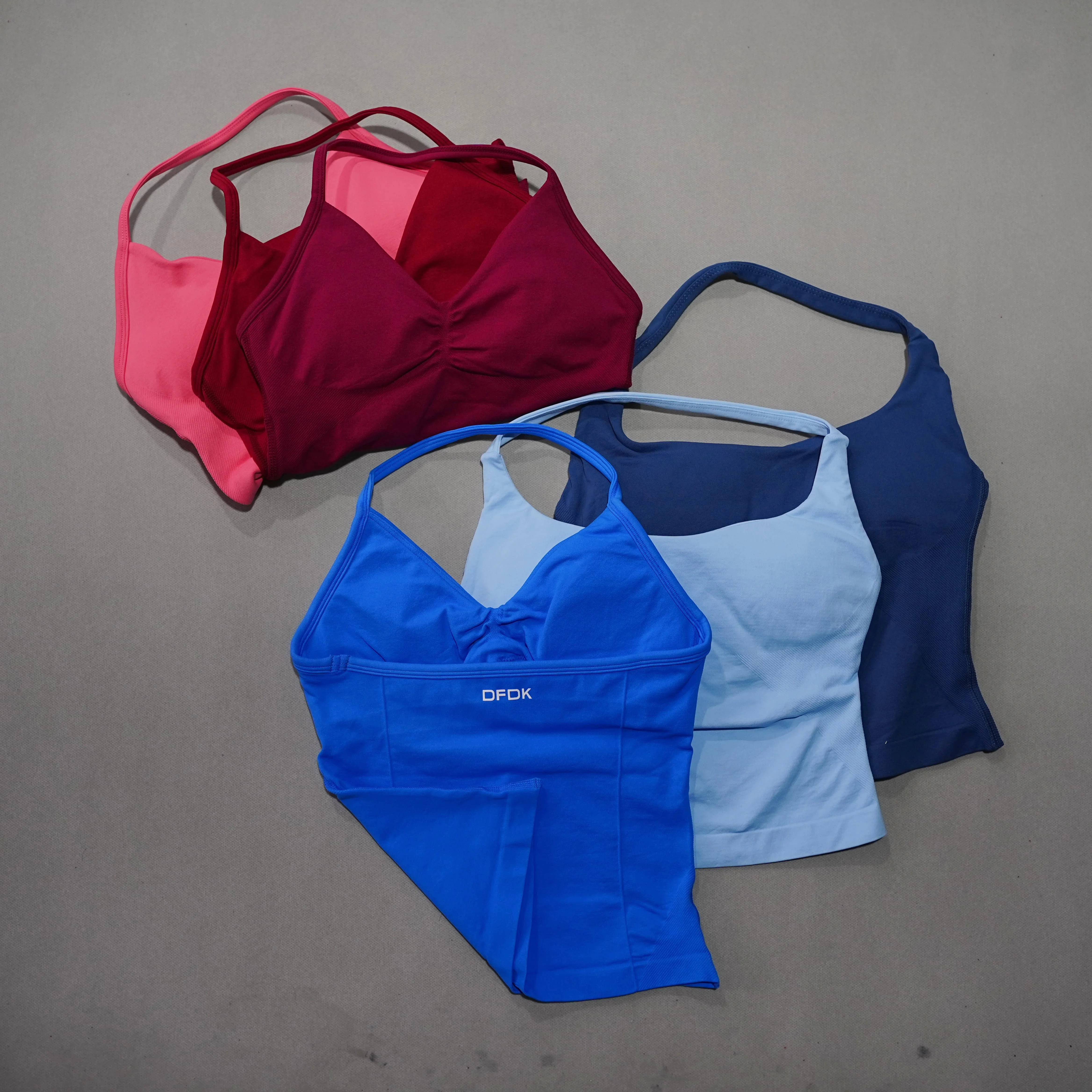 DFDK Women's V-Neck Sports Vest, Seamless Sleeveless Yoga Top, Detachable Padding, Breathable Slim Fit Gym Running Athletic Wear