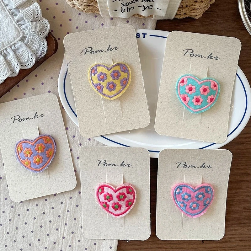 

1 шт. игривая заколка для волос в стиле пэчворк с цветочной вышивкой для девочек, модный аксессуар, стильный милый головной убор для детей, для повседневных нарядов