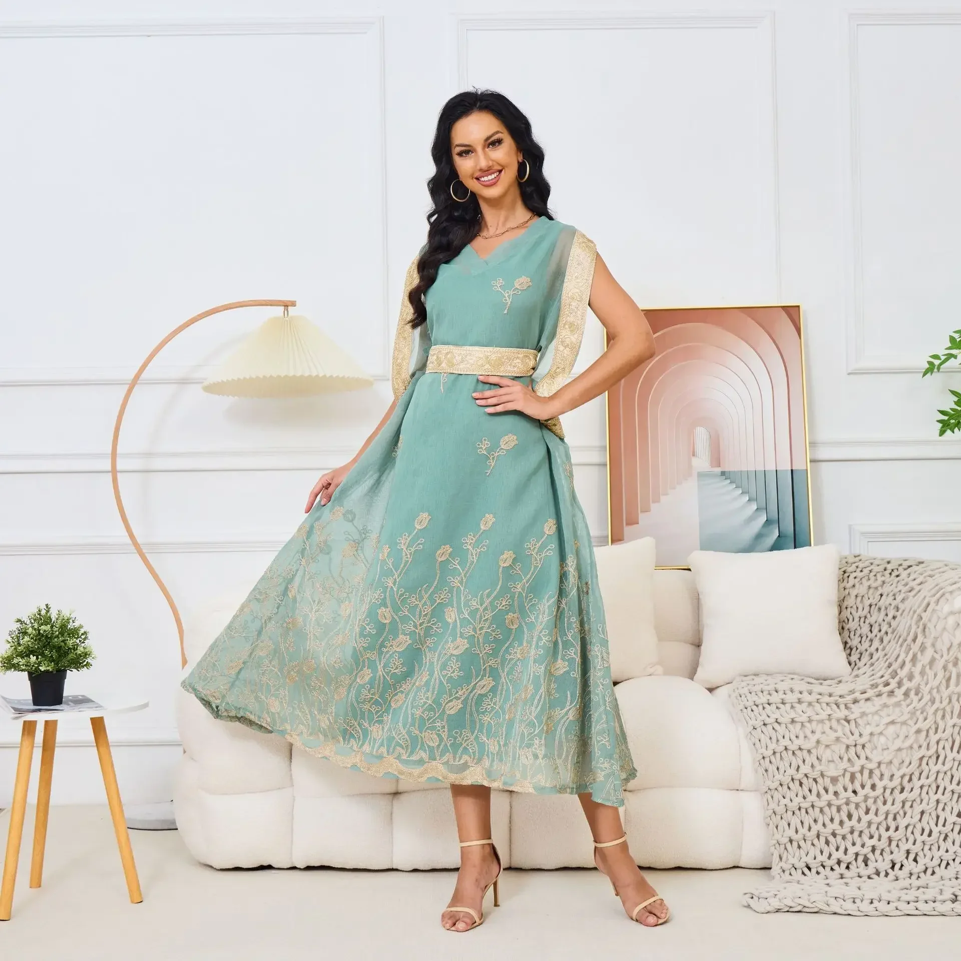 Elegant Sleeveless V-neck Dubai Abaya Vintage Embroidery Robe Muslim Abaya for Women Turkish Islam Clothing High Waist for Party