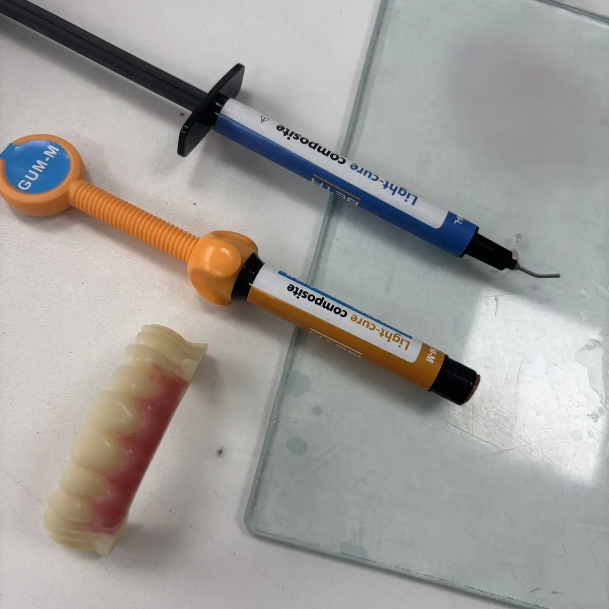 

3g/4g Dental Materials Polymeric Porcelain Marutongqiao Gum Fluid Resin UV-curable Composite Paste Resin Dentistry Tools 3Colors