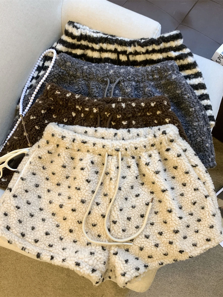 

Осенне-зимние женские укороченные брюки-кюлоты в клетку, теплые, с мехом, А-силуэт, с принтом в виде сердечек, для повседневной носки, высокая посадка