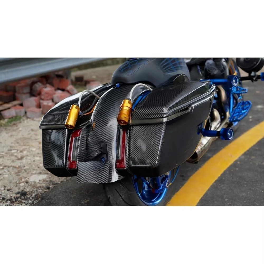 Custom Painted Rear Mudguard in Carbon Fiber for Road Glide CVO