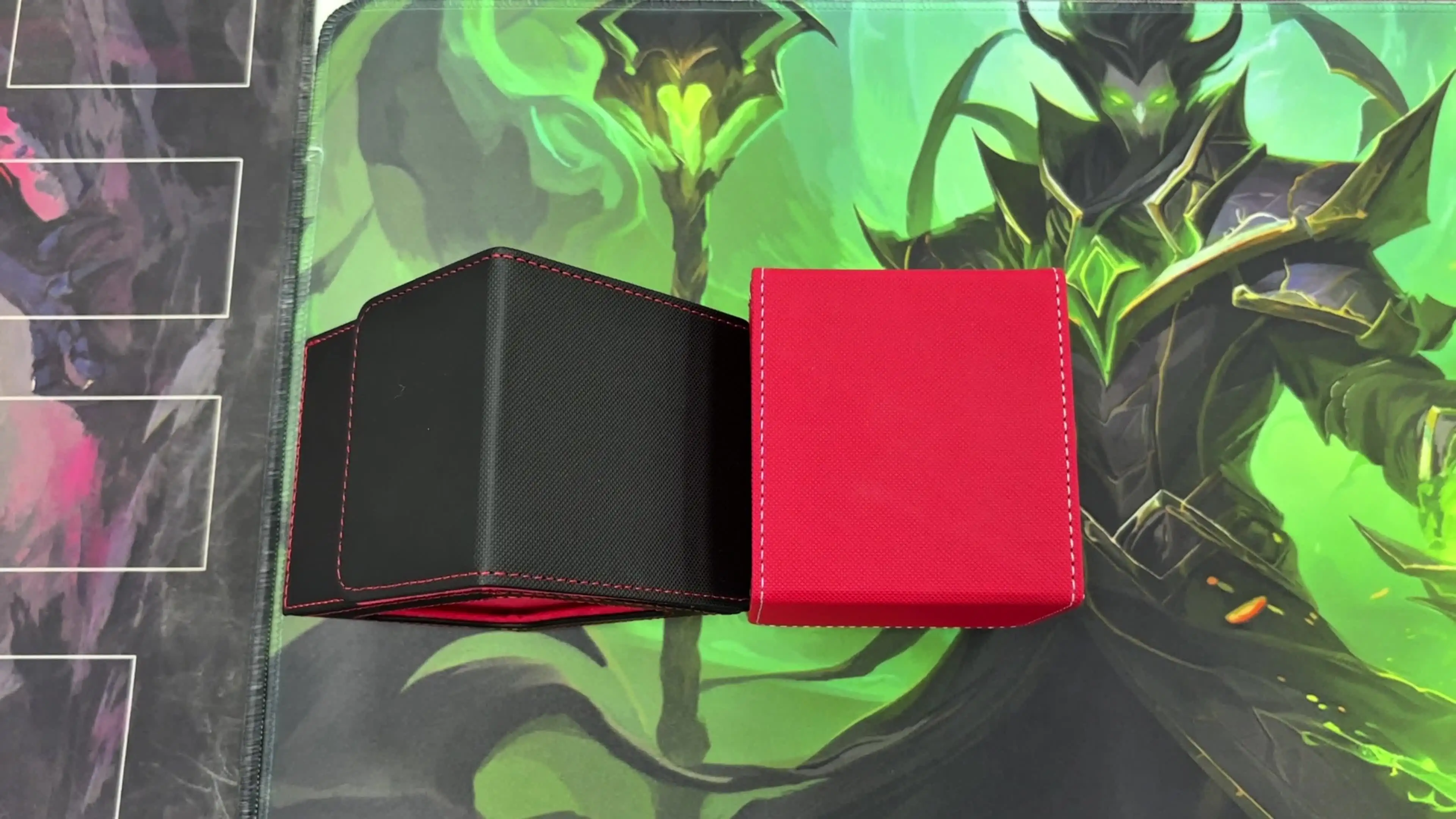 Card Deck Box with Display Window, Hold 120 + Single Sleeved Cards, Magnetic Closure, Suitable for CCG Cards, Magic Game Cards