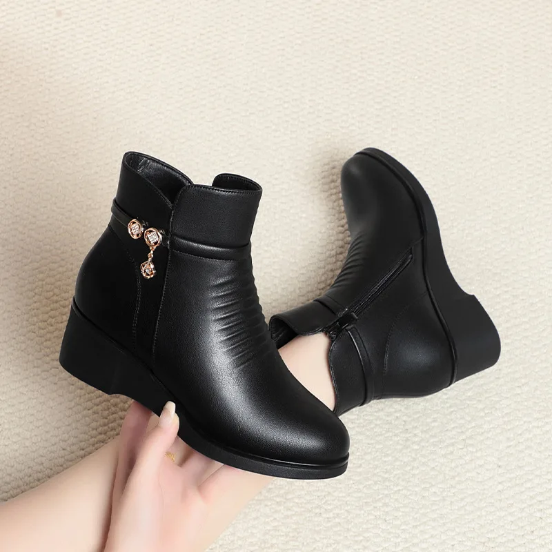 Wedges Heel Women Boots 2024 Winter Thick Plush Lined Soft Leather Women Snow Boots Large Size Women Winter Shoes