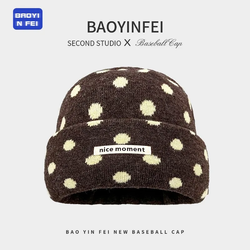 Koreanische blaue, gepunktete Strickmütze für Damen, Herbst- und Winter-Outdoor-Warmmütze, große Kopfbedeckung mit Ohrenschutz, Skull-Beanie-Mütze – Detail 6