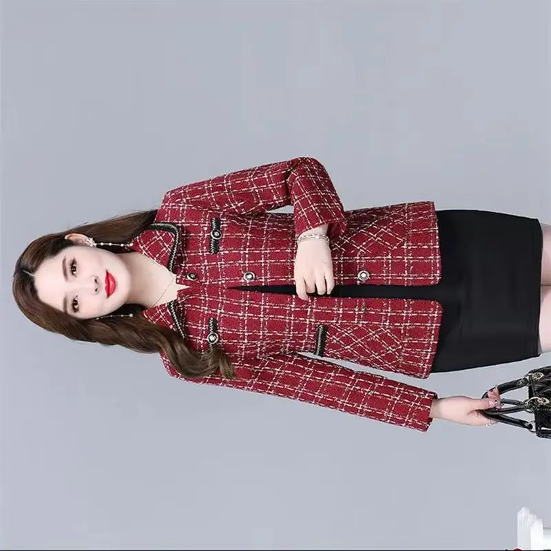 

2025 New Spring Autumn Coat Middle-Aged Elderly Mothers Casual Outerwear Tops Short Lapel Plaid Suit Jacket Casaco Feminino