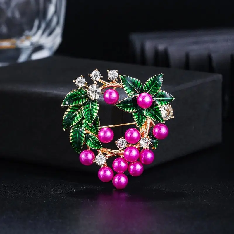 تنوعا الإبداعية الزركون يترك التوت إكليل سبيكة عيد الميلاد بروش الصدر مشبك DIY فستان البدلة وشاح الديكور هدية