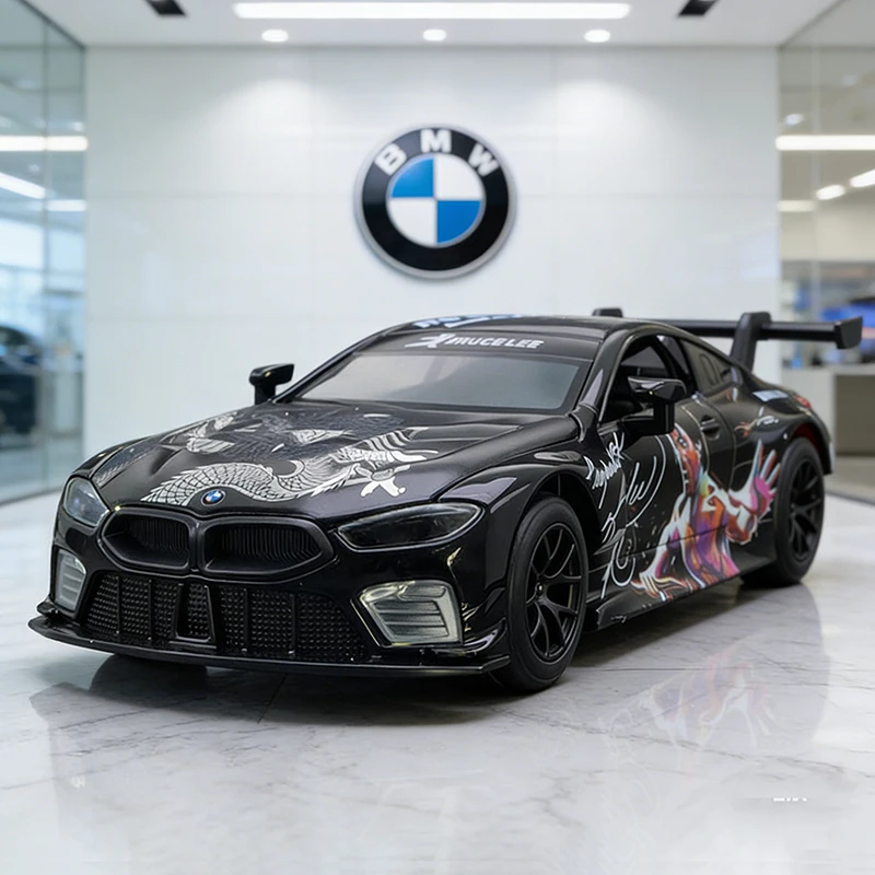 Carro de Brinquedo BMW M8 GTE Bruce Lee Supercarro em Liga Metálica 1/32, Modelo Diecast com Som e Luz para Crianças