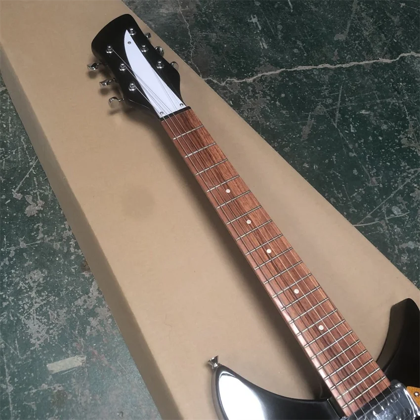 Guitarra elétrica preta 325 em estoque, guarda dourada comprimento de acordes efetivo de 527 mm, atacado e varejo