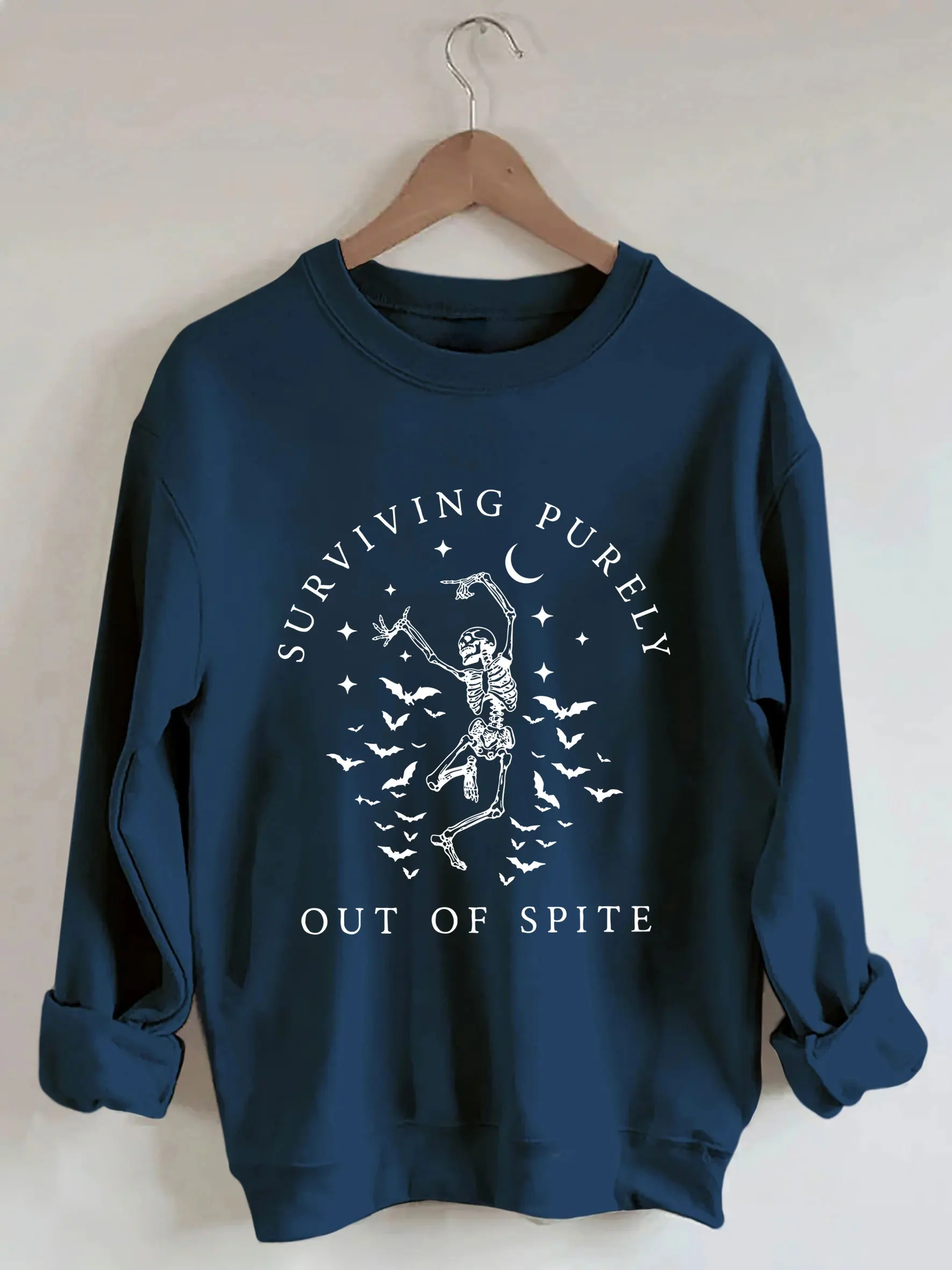 Overleefend puur uit Spite Sweatshirt Grappig skelet en vleermuizen Grafische print Sweatshirt Halloween Sweatshirt