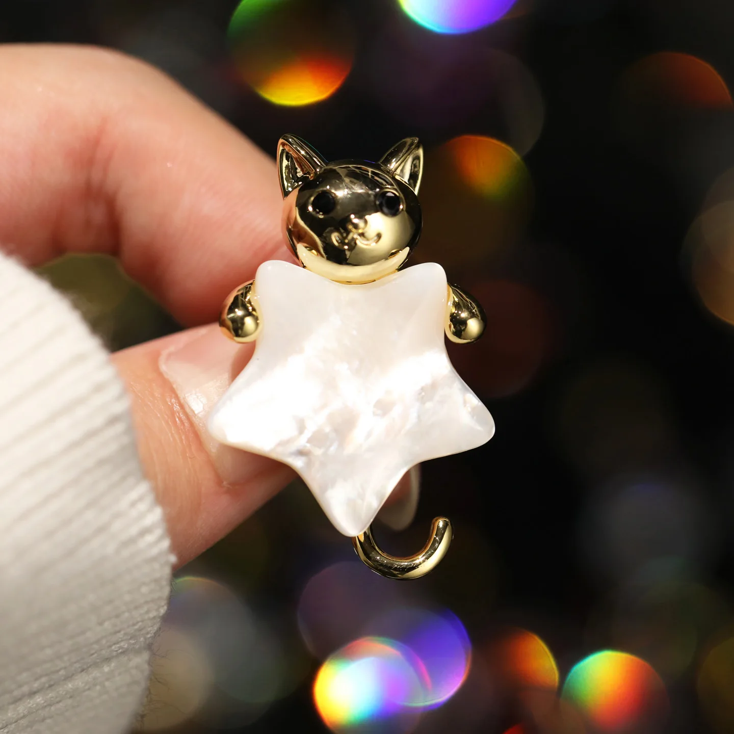 Small and Cute Star Shell Cat Brooch Personalized Cartoon Animal Leader Clasp Pin Accessory for Women and Men