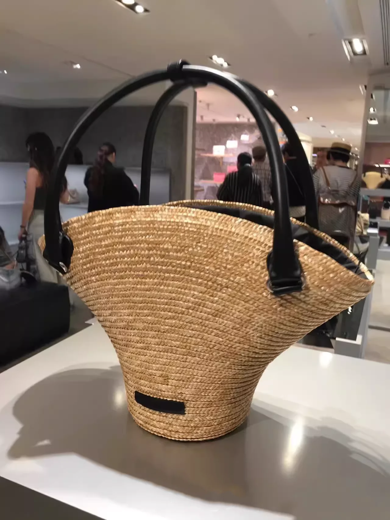 

Summer Fashion Hat Shape Bucket Bag Travel Holiday Woven Handbag Niche Design Tote Straw Bag Personalized Semicircle Basket Bag