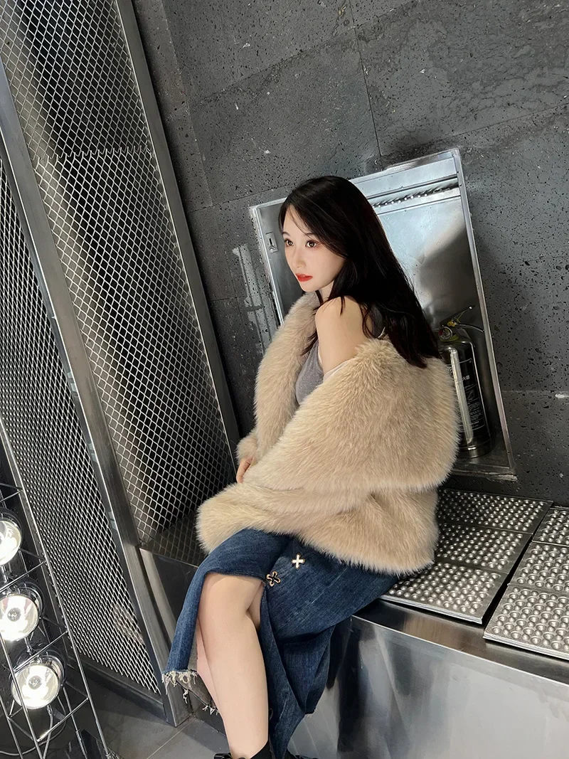 เสื้อโค้ทขนเฟอร์เทียมปกใหญ่แฟชั่นสำหรับผู้หญิง สไตล์หรูหราสง่างามแบบดารา แขนยาว อุ่นสบาย แบบเหมา