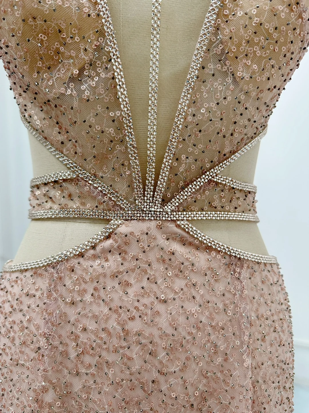 Rose Gold Hanging Neck Slimmed Luxury Sequin PerformanceHosted Evening Dress M1138