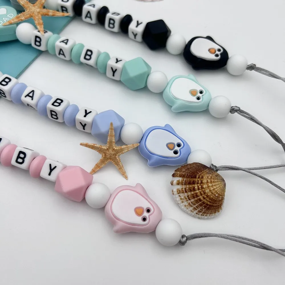 Nomi di lettere inglesi personalizzate Silicone pinguino ciuccio catene supporto clip perline ciondolo giocattolo per regali massaggiagengive per neonati