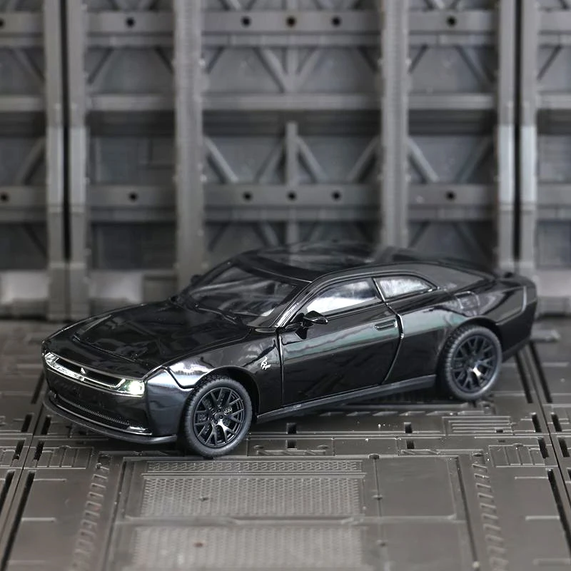 1:32 Dodge Hellcat liga modelo de carro portas e capô do motor, o porta-malas pode ser aberto tem funções de som e iluminação simuladas