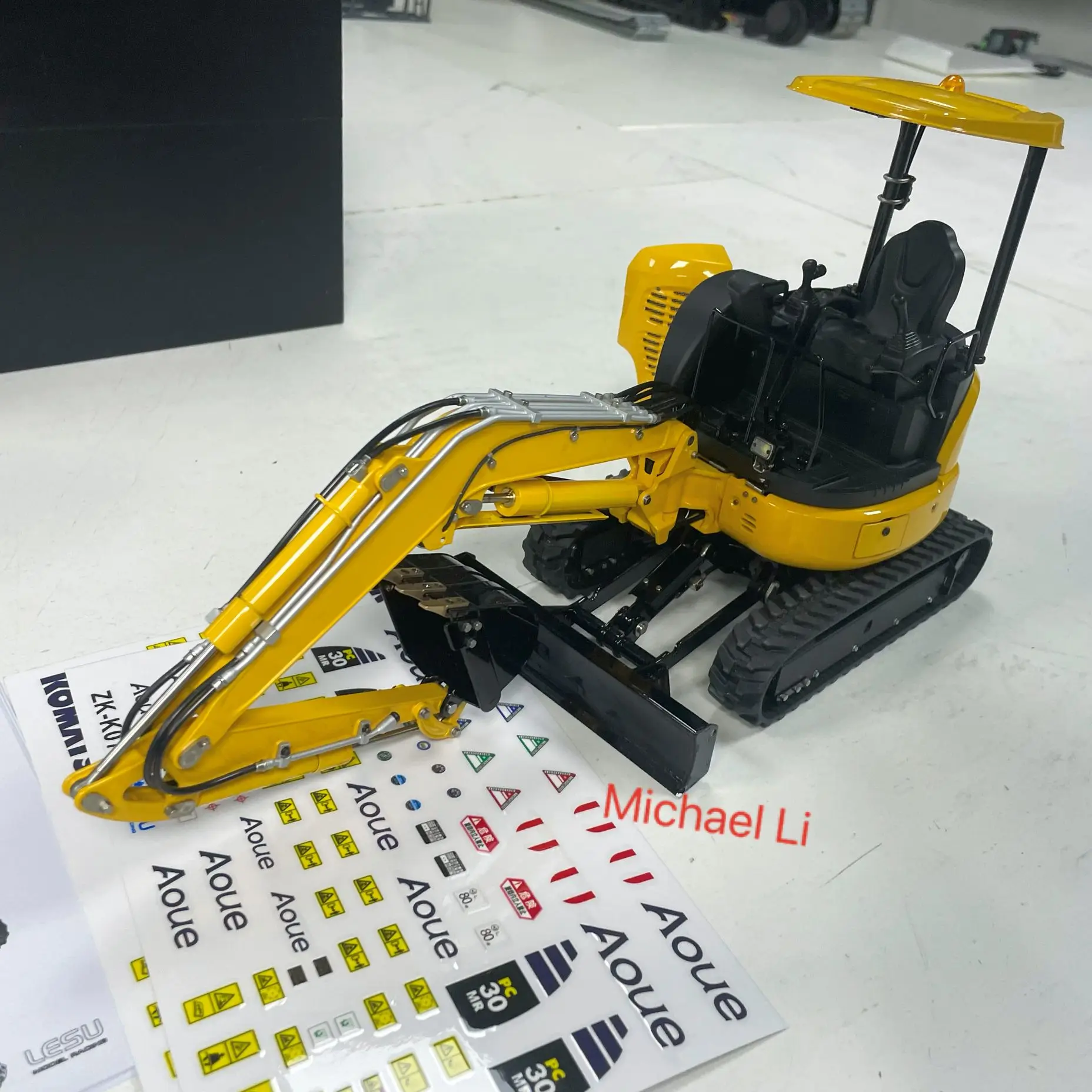 RTR LESU PC30 RC Mini Excavator 1/14 Scale RC ไฮดรอลิกโลหะ Earth Digger เครื่องรีโมทคอนโทรลรถบรรทุกสําหรับผู้ใหญ่