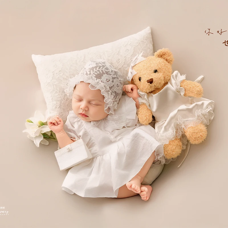 Retro Style Newborn Girl Photography Costume White Lace Ruffle Dress with Bonnet Gentle Princess Theme Studio Photo Shoot Prop