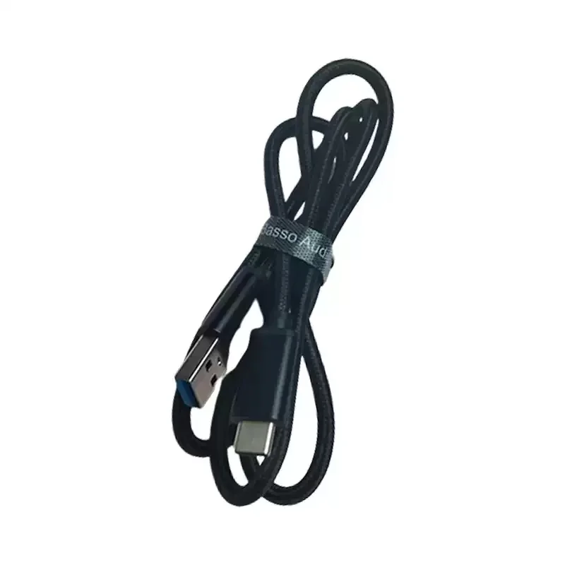 IBasso audiokabel en oplaadkabel met logo.