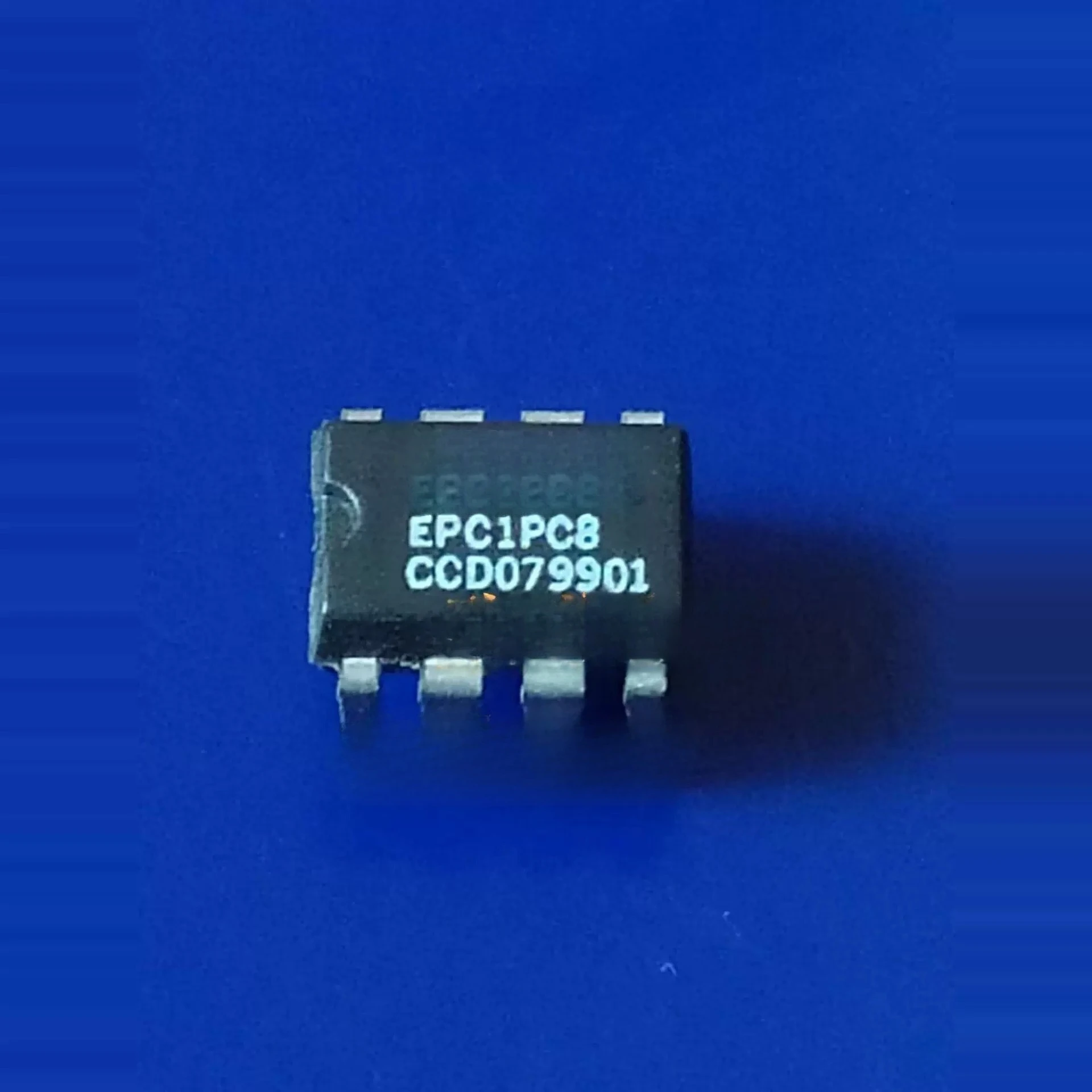 EPC1PC8 dual-row surface-mount integrated chip IC blank sheet, brand new and original.