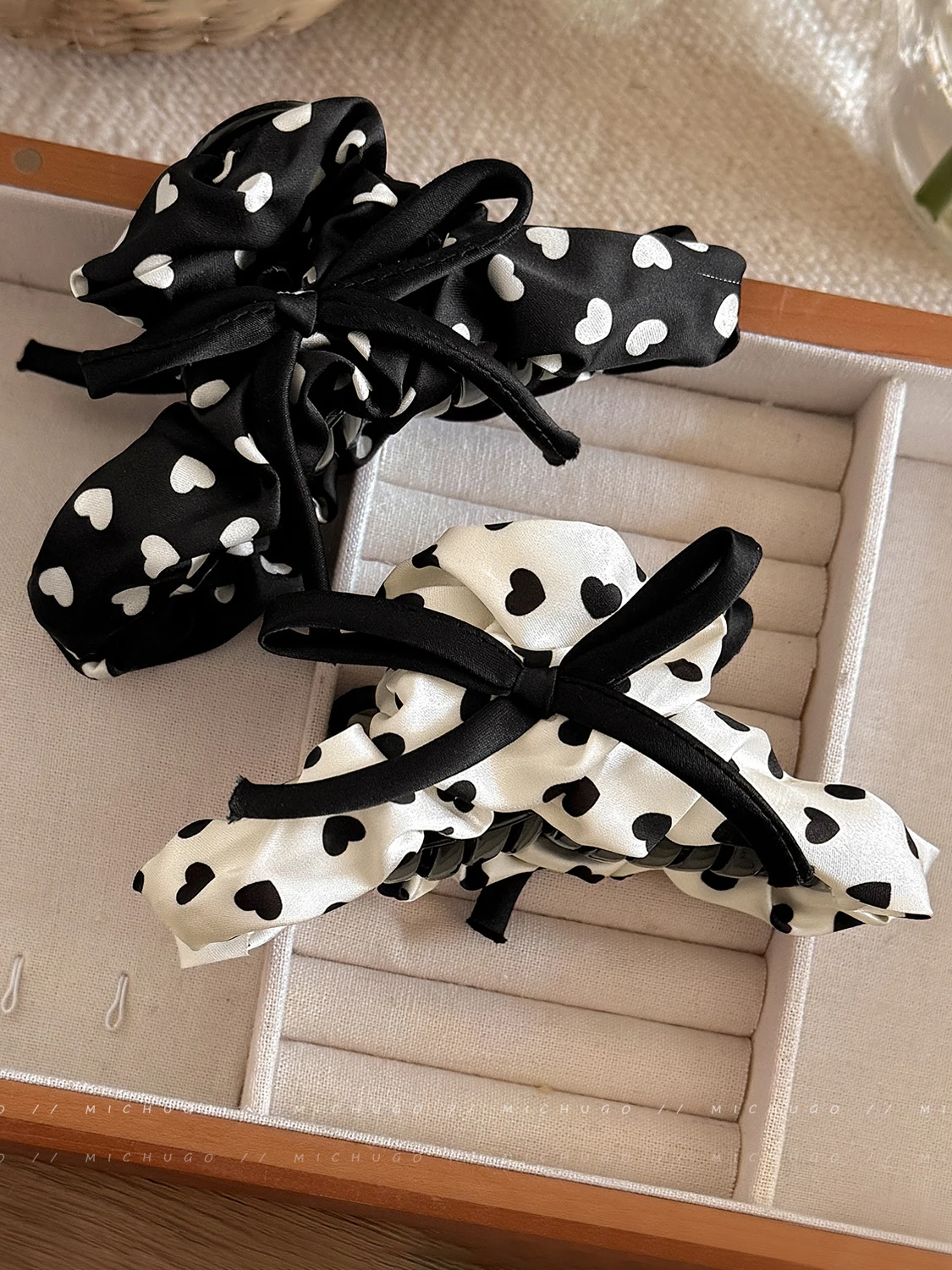 

1pc French retro bow heart hair clip for women, large shark clip for updo hairstyle, elegant hairpin headwear
