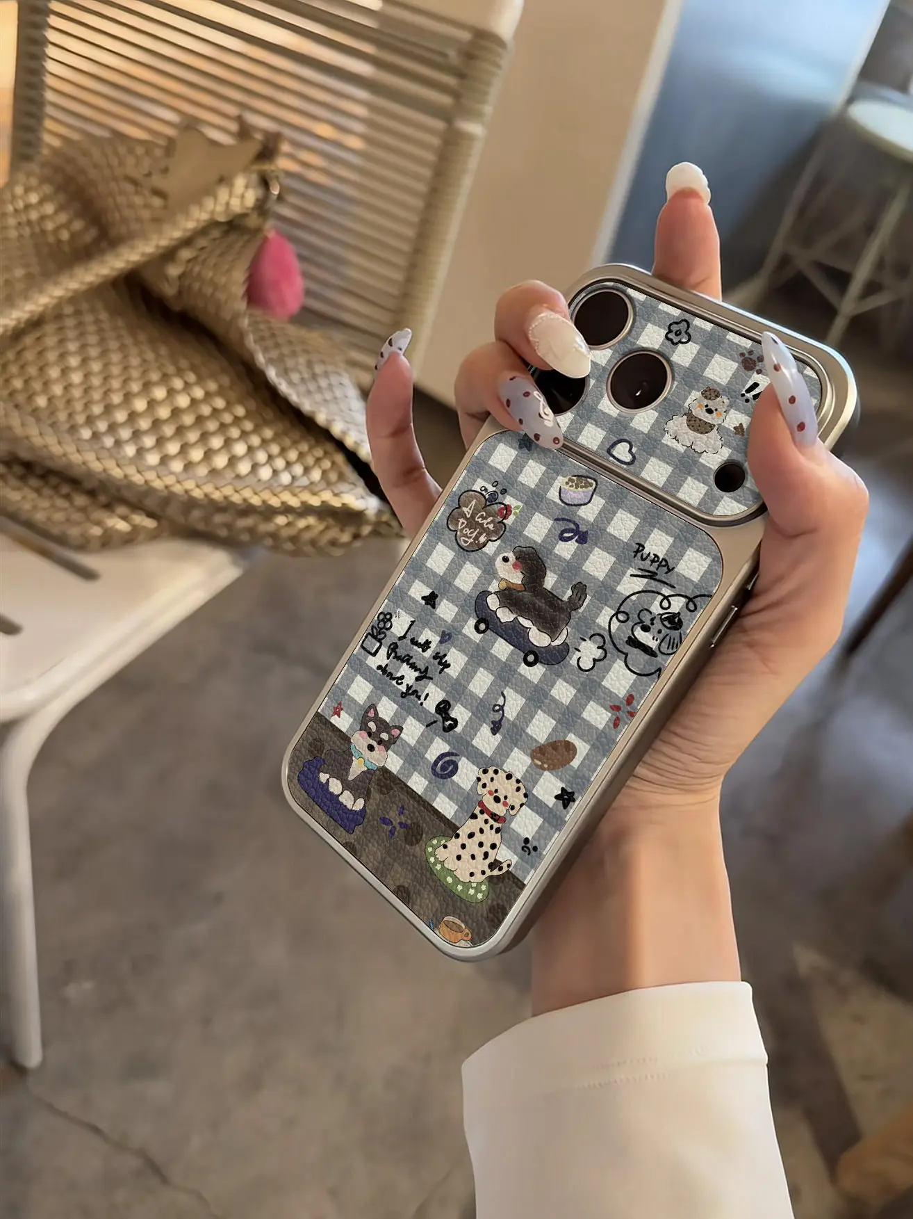 Koreanische Niedliche Welpen-Karo-Imitat 17 Handyhülle für iPhone 13 14 15 16 17 Pro Max 17Pro, Galvanisierter Stoßfänger, Stoßfeste Lederhülle – Detail 2