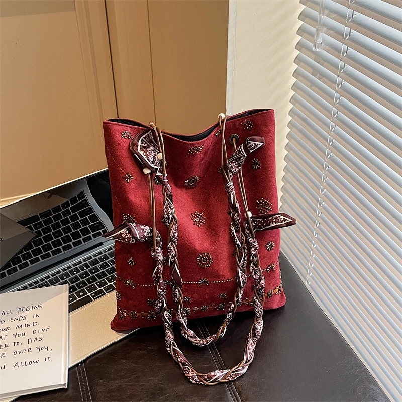 

Новые ретро-сумки через плечо из фланелевого денима с бисером и плетеными ремнями, вместительные модные сумки-кроссбоди с цепочками для женщин, коллекция 2026 года