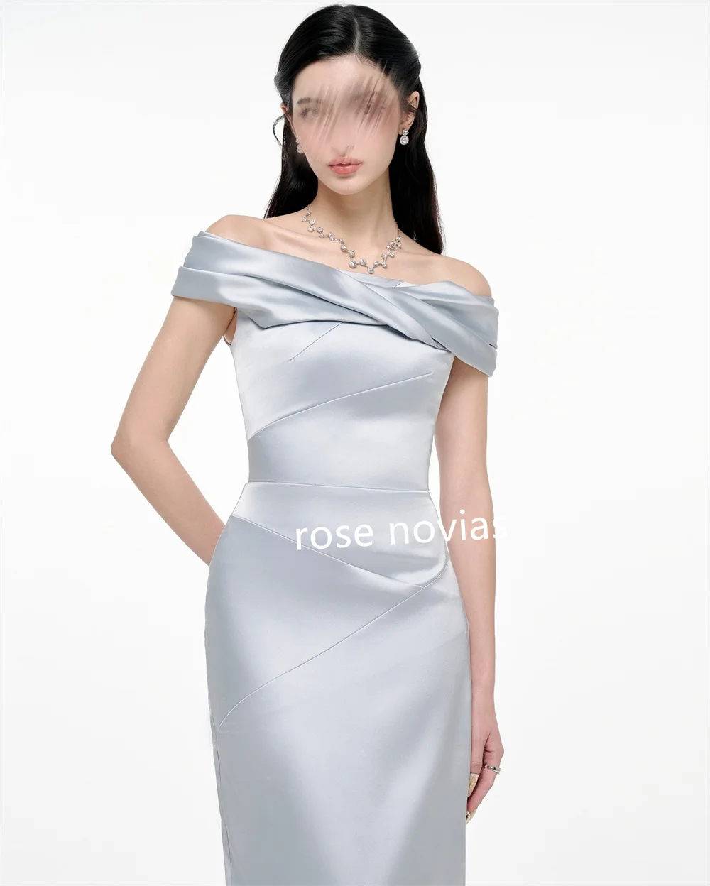 Gaun Midi Lurus Bahu Terbuka Wiru Silang Charmeuse Kustom Pesta Acara Dipesan Lebih Dahulu Sederhana Elegan