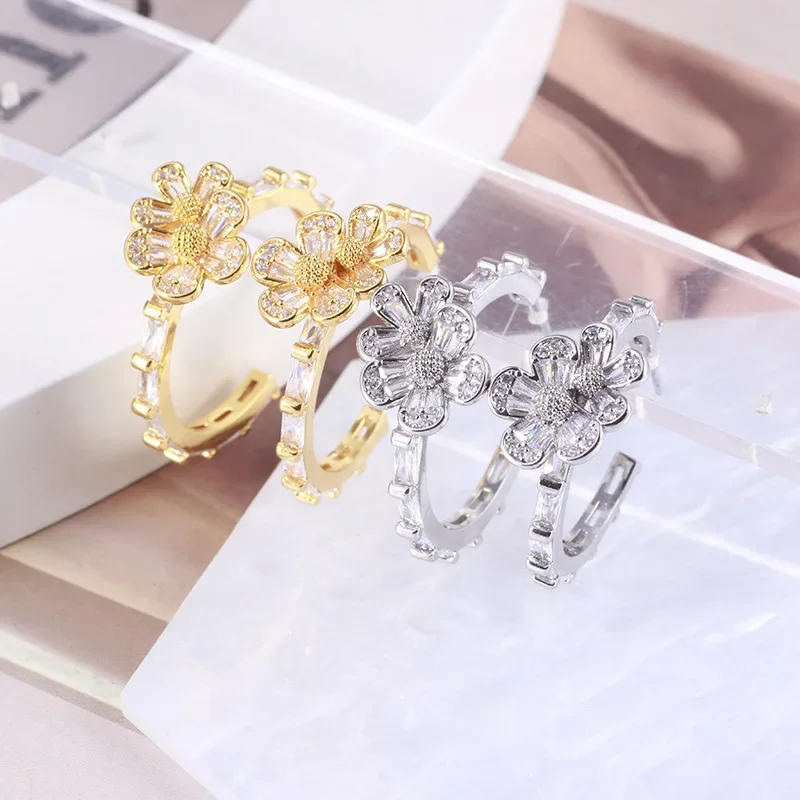 

KS European and American Sweet Trend Versatile Fresh Flash Diamond Flower C-shaped Aesthetic Temperament Earrings