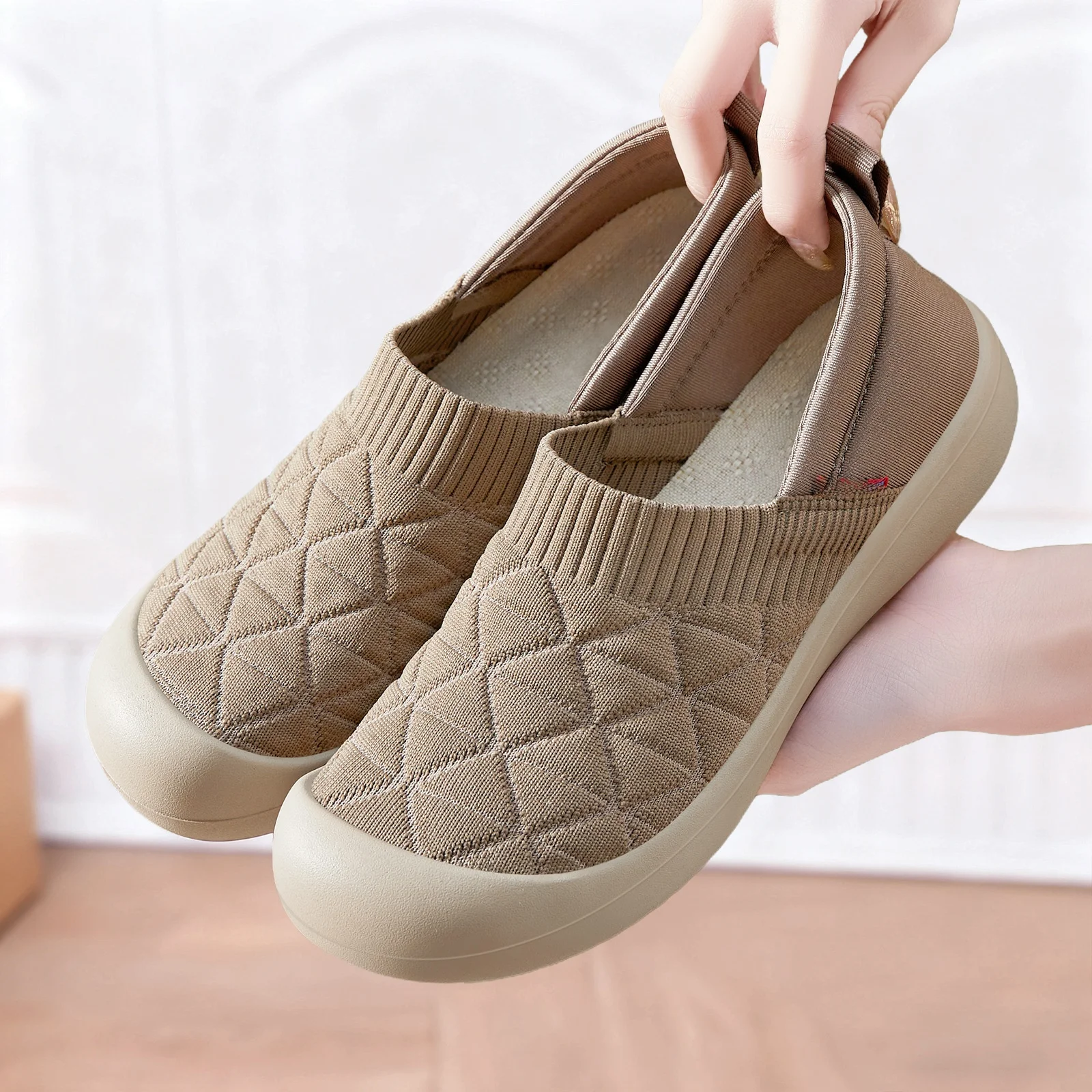 

Comfortable Flat Bottom Women's Shoes Spring New Style Soft Bottom Old Beijing Cloth Shoes Versatile Mom Shoes Casual Fashion