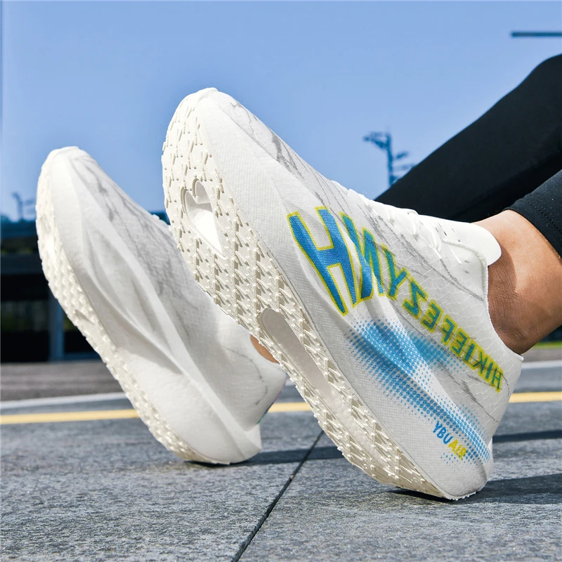 New model mesh lightweight and breathable running shoes for men shock-absorbing racing sports shoes for women