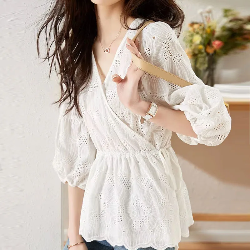 New V-Neck Hollow Out Women Blouse White Embroidery Blouse Shirt Women Tops Camisas Blusa Blusas Camisas De Mujer Blouses M521