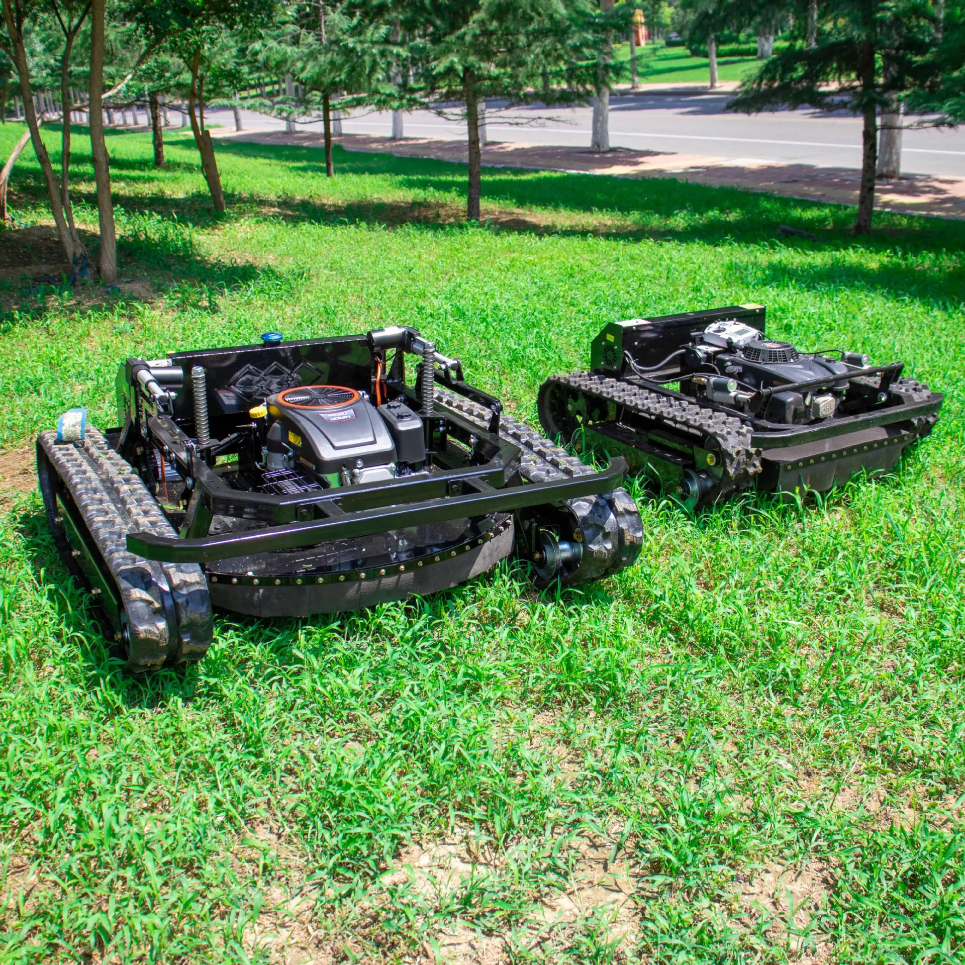 

Robotic Lawnmower Track Mower, Four Stroke Electric Start