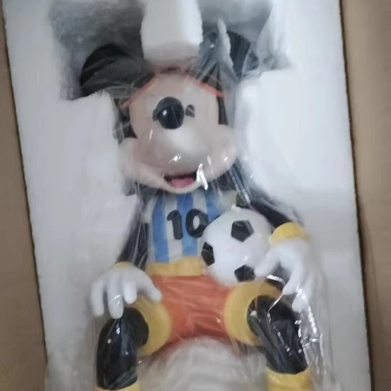 32cm Disney Fußball Mickey sitzen kreative Desktop-Ornamente High-End-Soft-Home-Wohnzimmer TV-Schrank Dekorationen nach Hause Geschenke