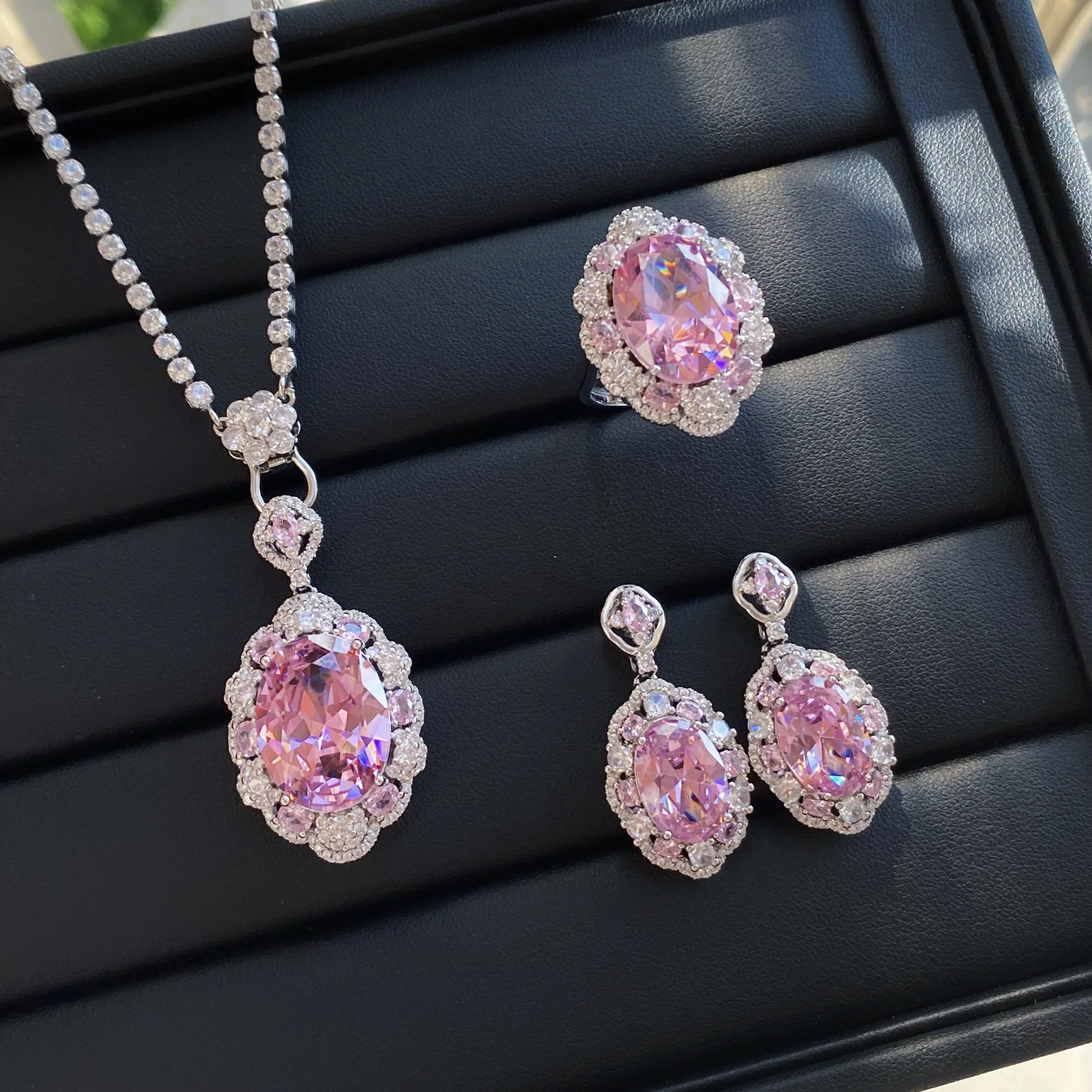 Edle Frauen exquisite rosa Taube Ei Diamant Temperament 925 Silber Farbe Schmuck setzt Luxus Ehering Ohrring Halskette