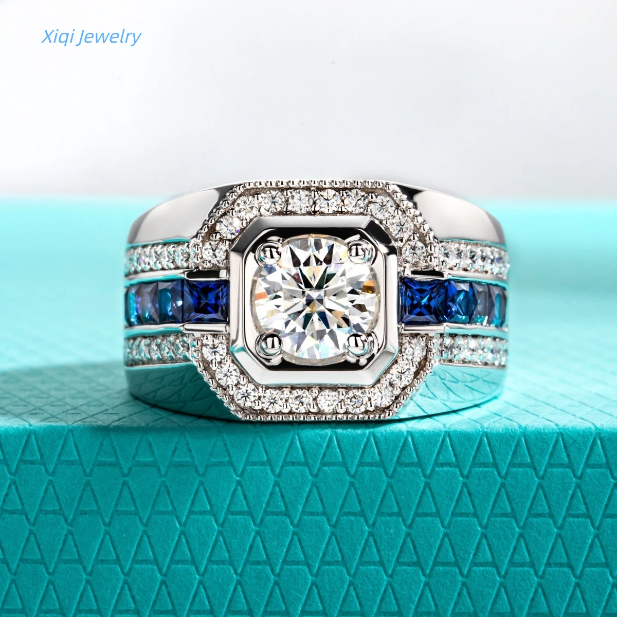 

Xiqi Jewelry 1 Carat D Color Moissanite Men's Ring, 925 Sterling Silver Gold Plated, Retro and Luxurious Lab-Created Diamond Eng